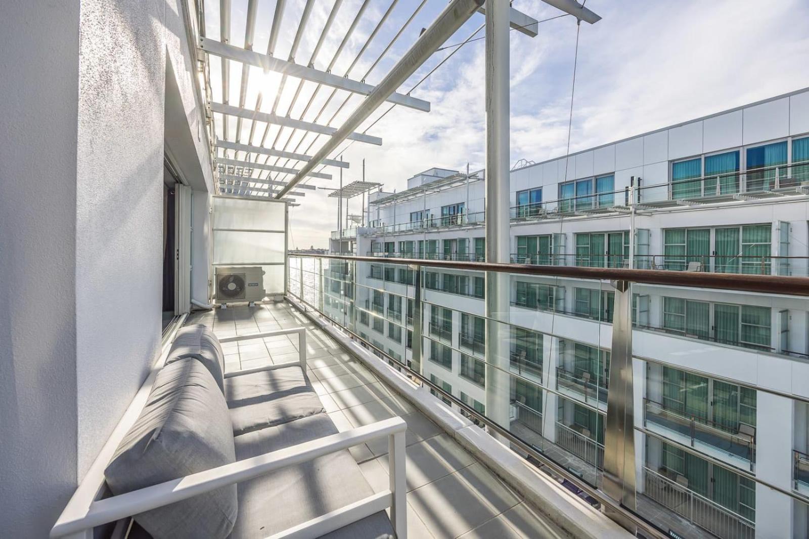 Appartement Beautiful Renovated 2 X Bdrm,Perfect Location à Auckland Extérieur photo