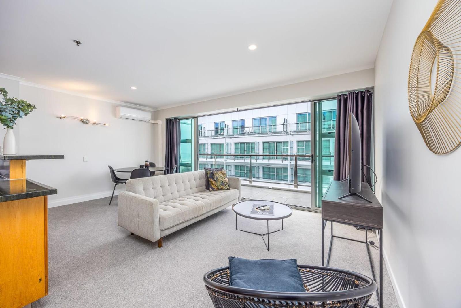 Appartement Beautiful Renovated 2 X Bdrm,Perfect Location à Auckland Extérieur photo